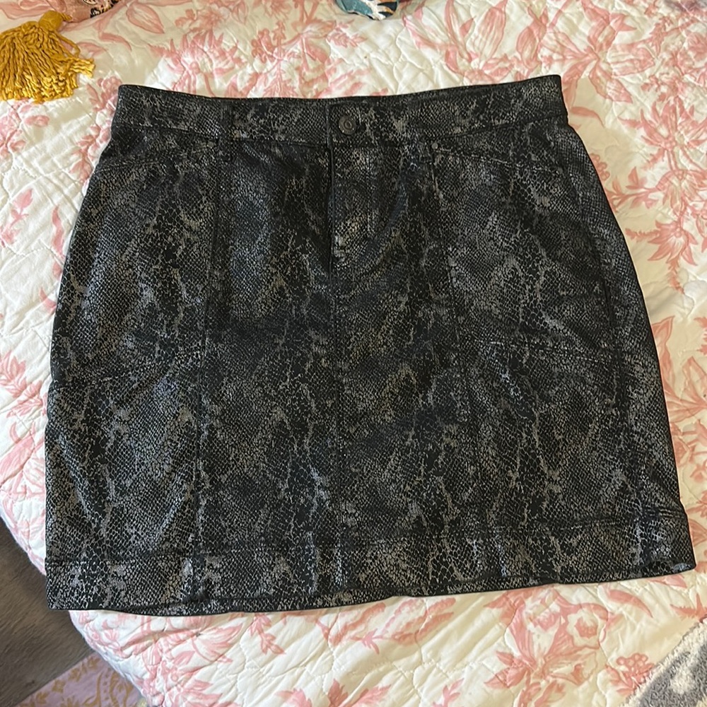 Y2K White House black market skirt